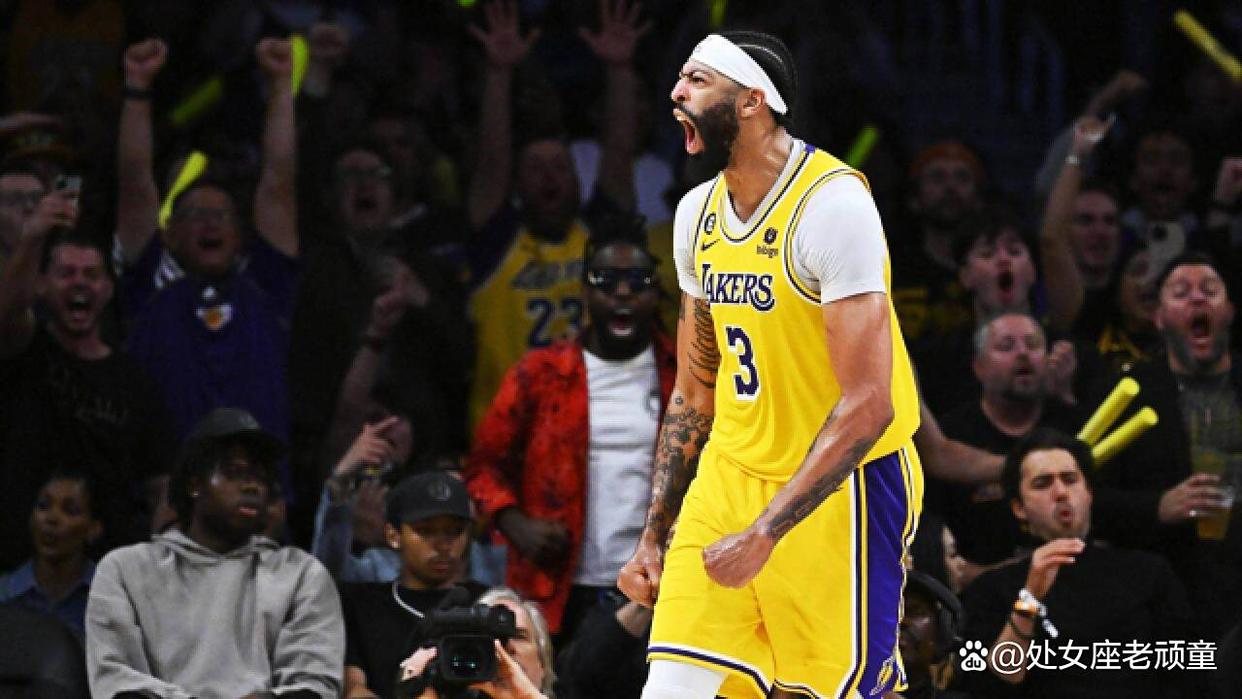 开云棋牌 浓眉哥重要时刻战术调整，美国队带队取胜！赛场气氛高涨