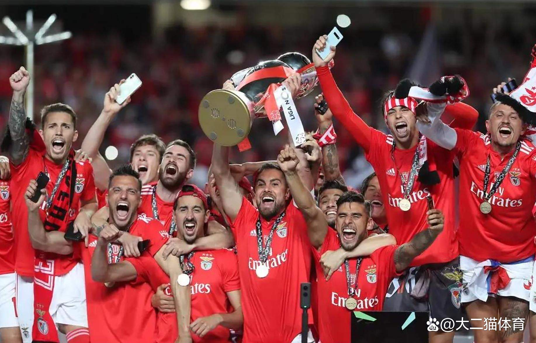 开云棋牌官网关于本菲卡内部会议纪要流出：集结日强势反弹，欧冠使命明确，资深球员宣示担当的信息